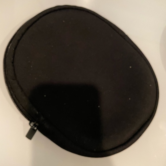 Jabra Headset with Mic, Adapter & Case - Picture 6 of 8